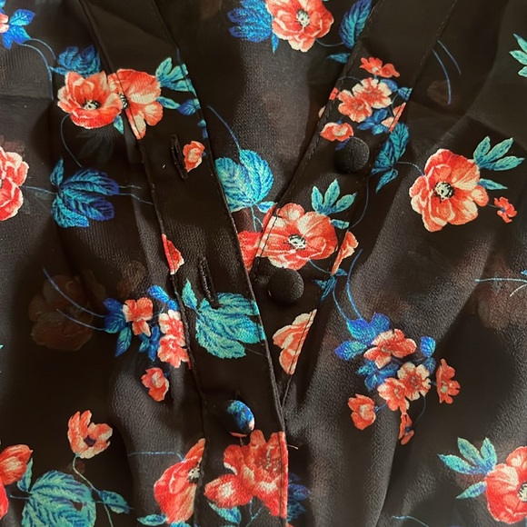 Torrid Semi Sheer Chiffon Babydoll Floral Top V neck with buttons NWOT Size 0X - Picture 7 of 10